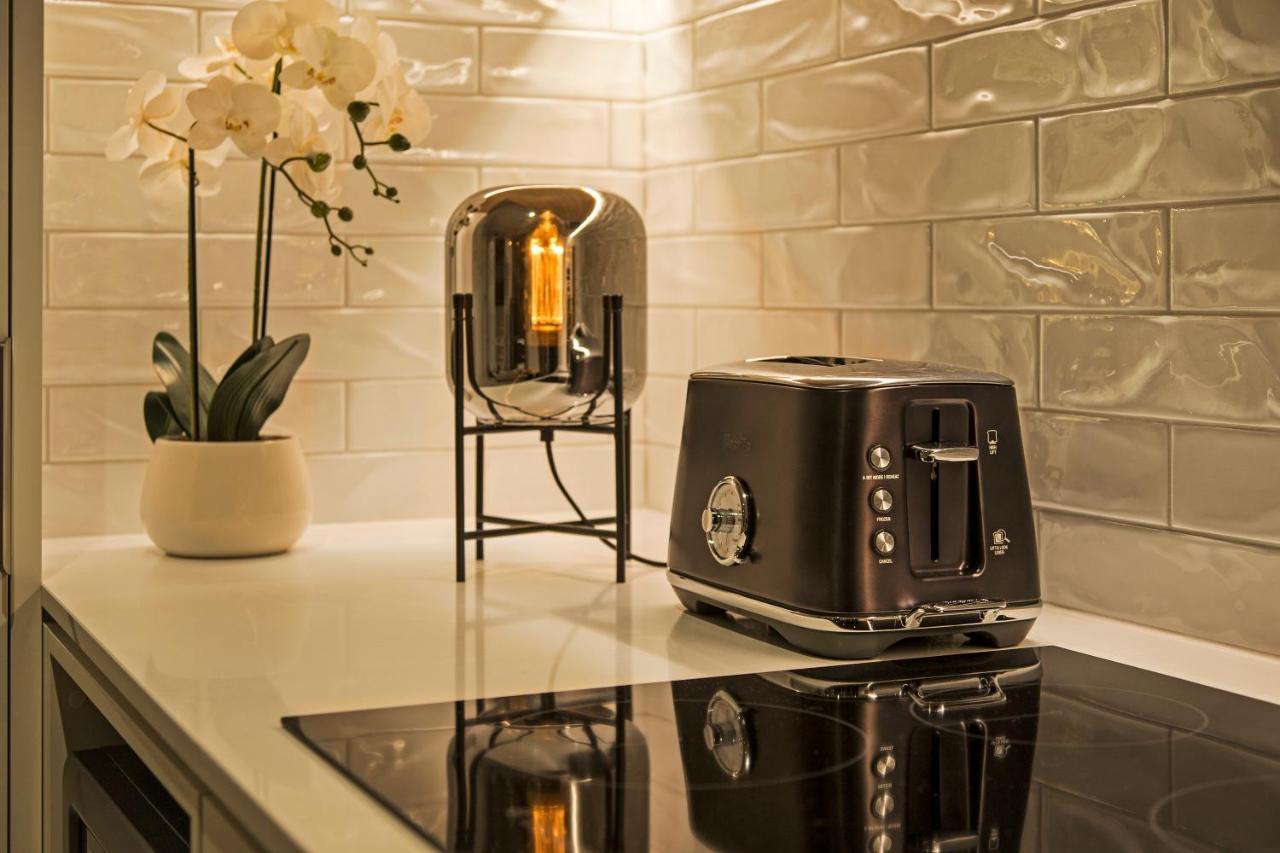 Funk In The City - Luxury Laneway Apartment With Single Garage Christchurch Bagian luar foto